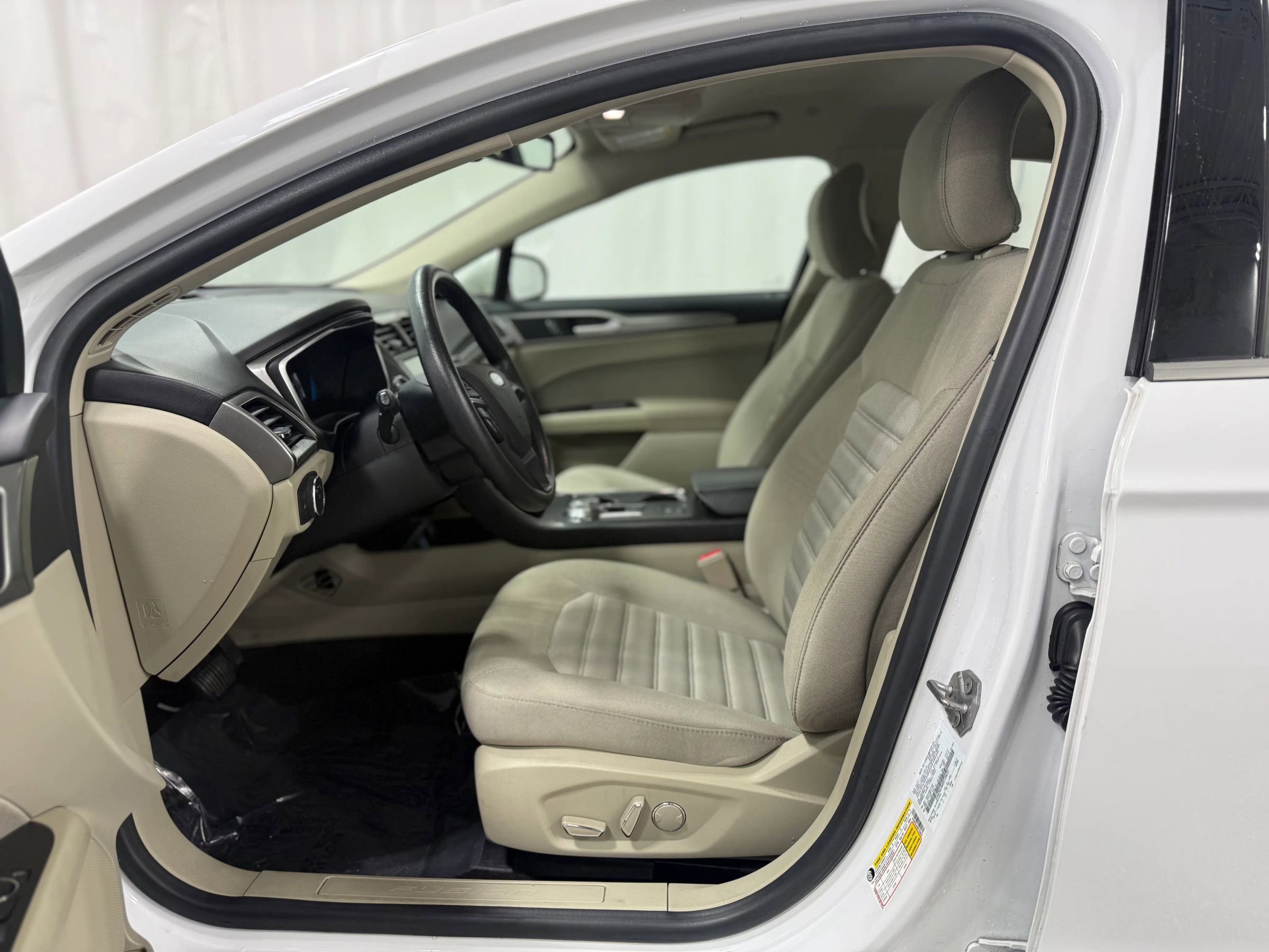 Used 2019 Ford Fusion SE image 13