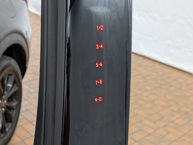 Used 2022 Ford Explorer XLT w/ Equipment Group 202A image 9