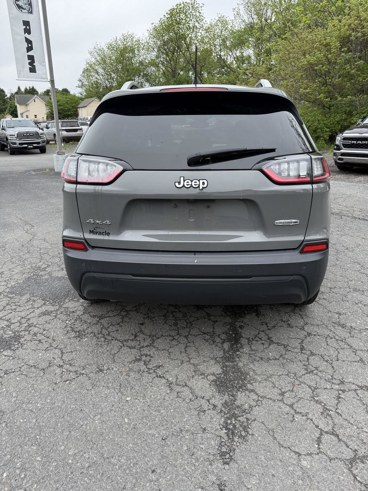 Used 2021 Jeep Cherokee Latitude Plus AWD/4WD image 6