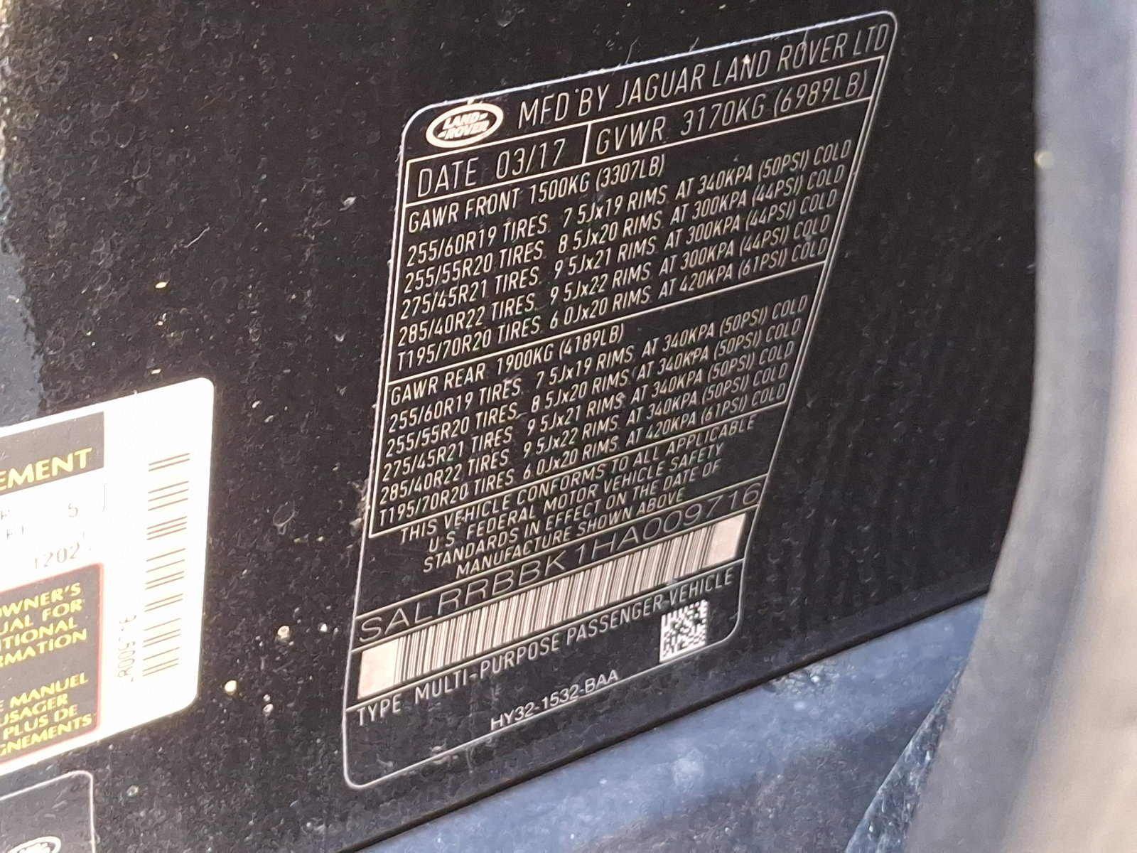 Used 2017 Land Rover Discovery HSE image 28