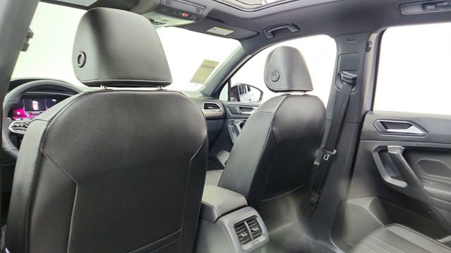 Used 2023 Volkswagen Tiguan SE R-Line image 34