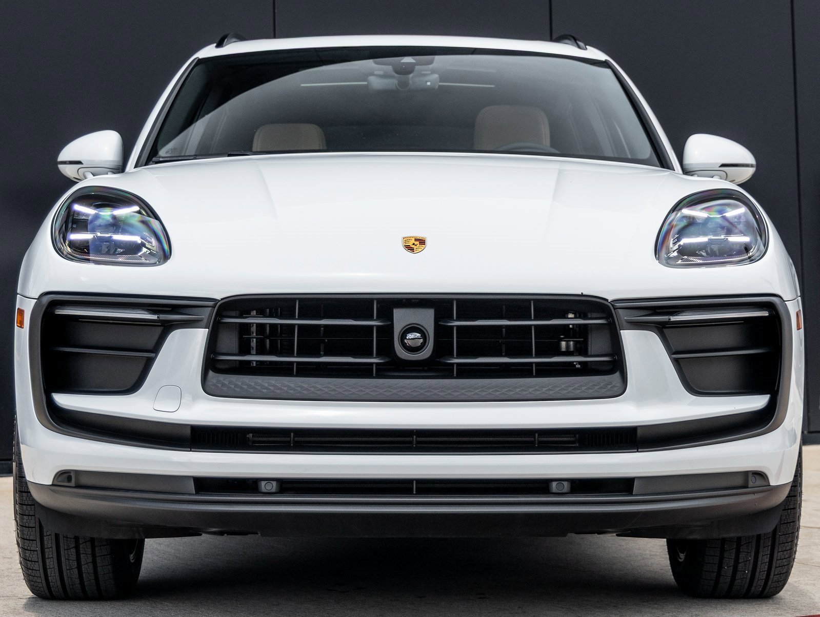 Used 2025 Porsche Macan image 8