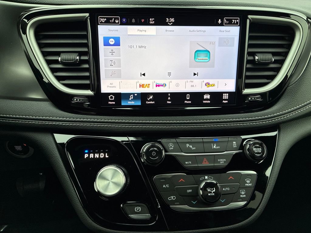 New 2026 Chrysler Pacifica Select AWD/4WD image 19
