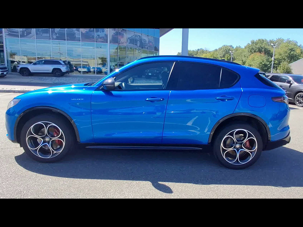 Used 2024 Alfa Romeo Stelvio Veloce AWD/4WD image 5