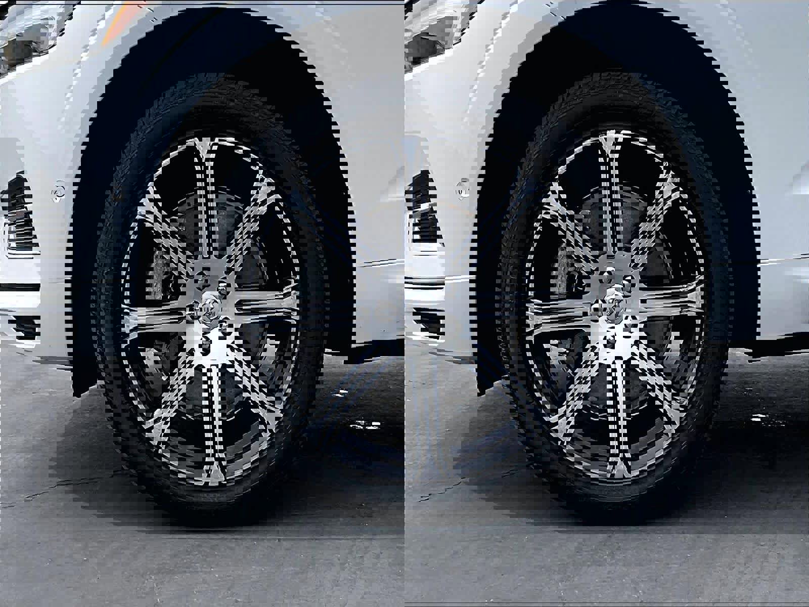 Used 2021 Volvo XC60 T8 Inscription w/ Advanced Package image 11