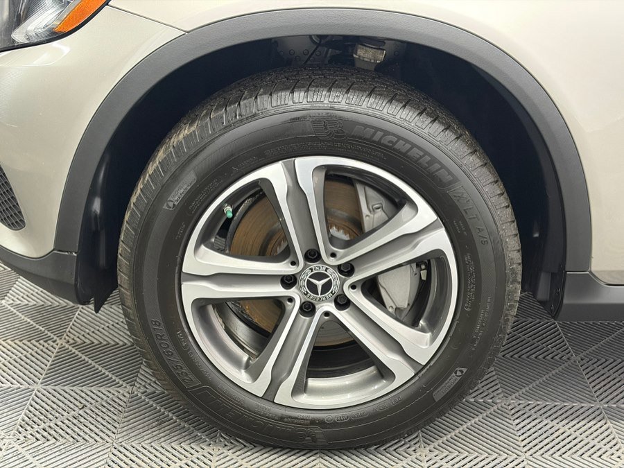 Used 2019 Mercedes-Benz GLC 300 4MATIC w/ Premium Package image 35