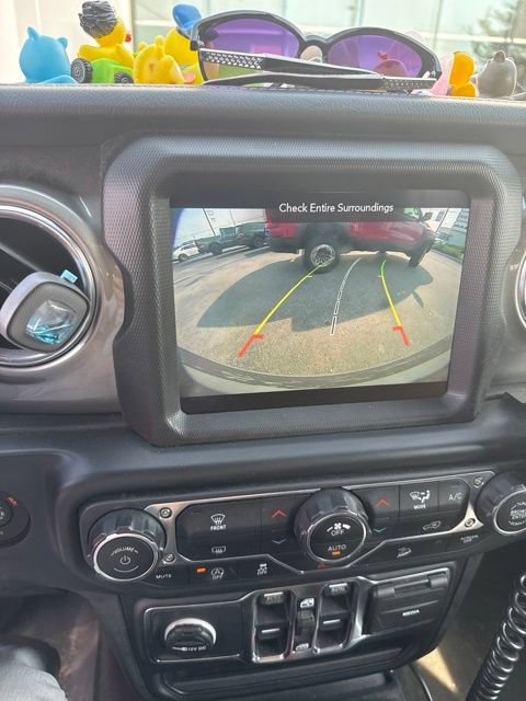 Used 2019 Jeep Wrangler Unlimited Sahara AWD/4WD image 18