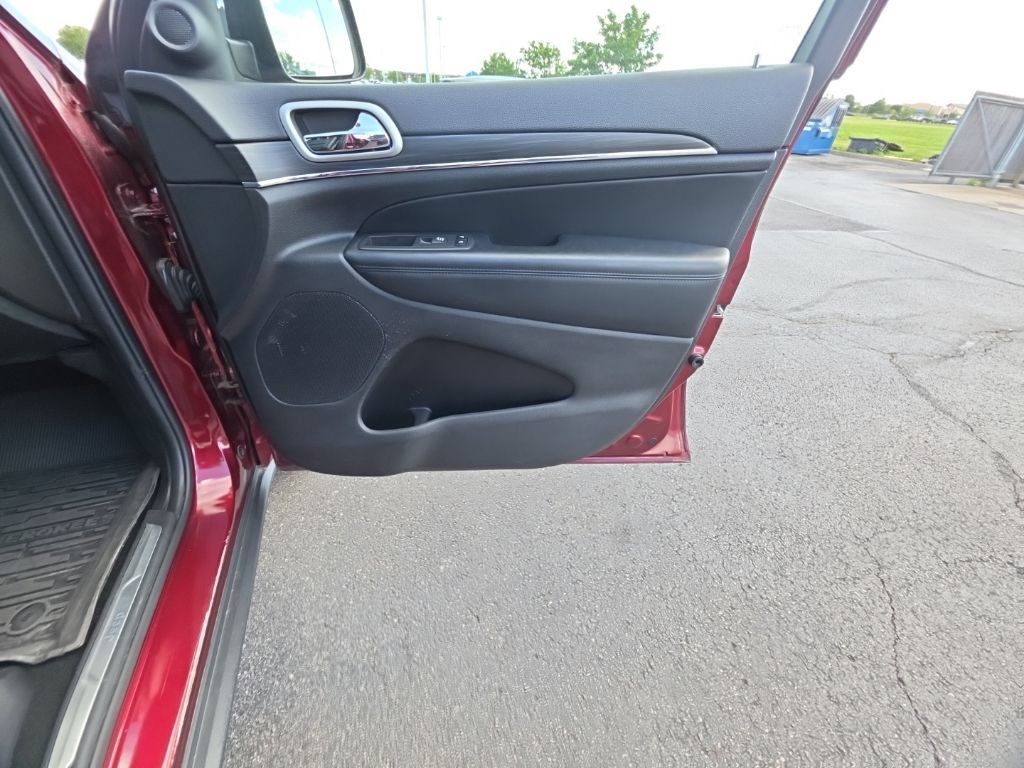 Used 2021 Jeep Grand Cherokee Limited AWD/4WD image 32