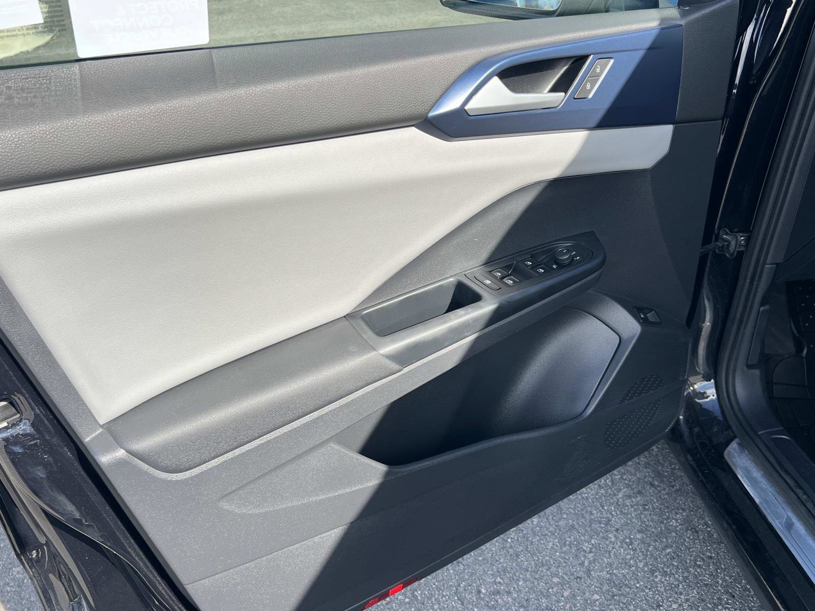 Certified 2022 Volkswagen Taos SE image 6