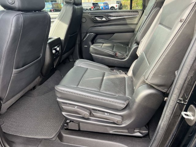 Used 2022 GMC Yukon XL Denali AWD/4WD image 13