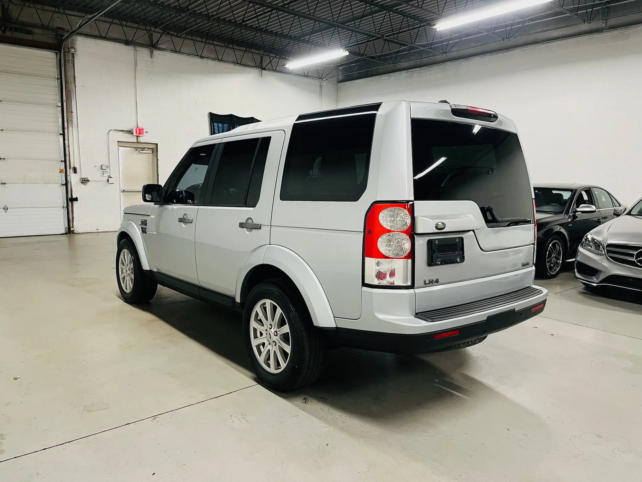 Used 2010 Land Rover LR4 HSE AWD/4WD image 6