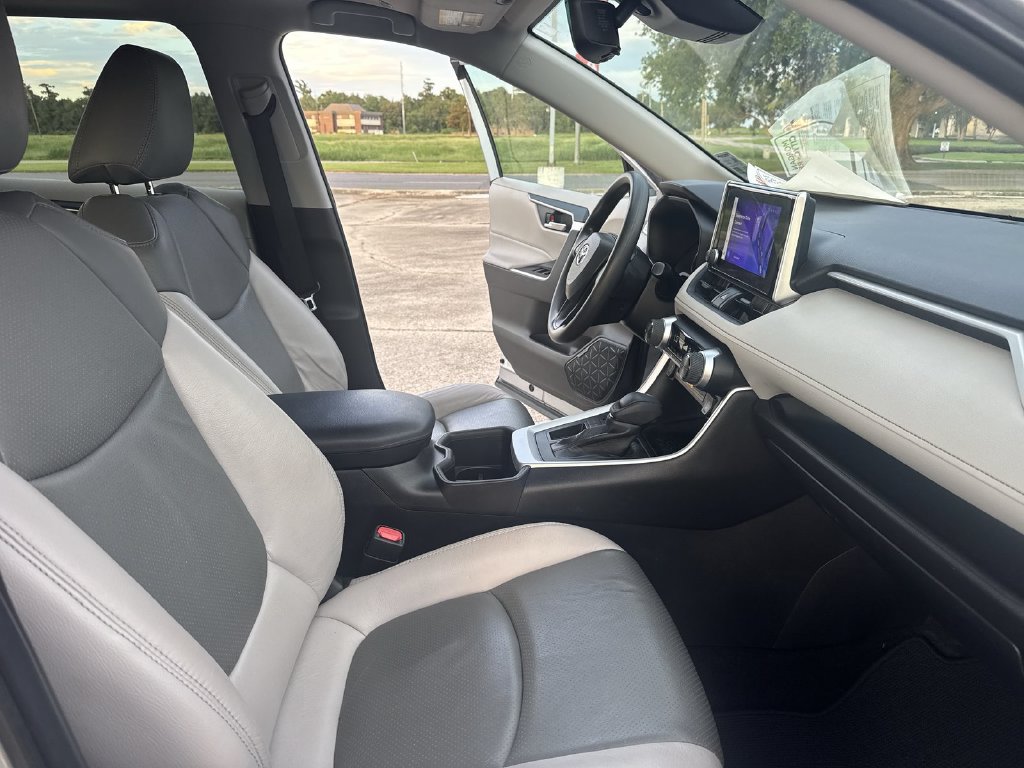 Used 2023 Toyota RAV4 XLE w/ Convenience Package FWD image 31
