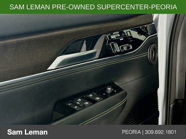 Used 2023 Jeep Grand Wagoneer 4WD w/ Flexible Seating Group image 18