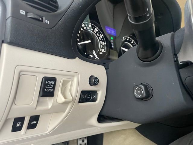 Used 2010 Lexus IS 350C RWD image 26