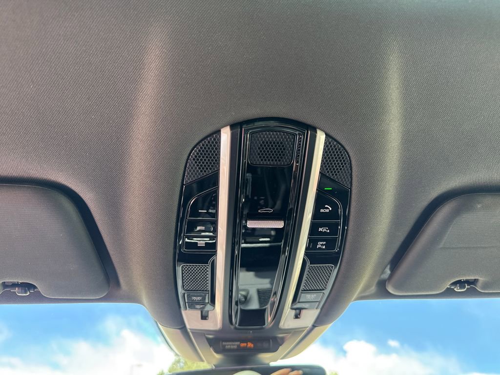 Used 2023 Porsche Cayenne Coupe AWD/4WD image 16