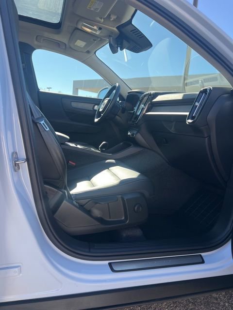 New 2025 Volvo XC40 B5 Core w/ Climate Package image 29