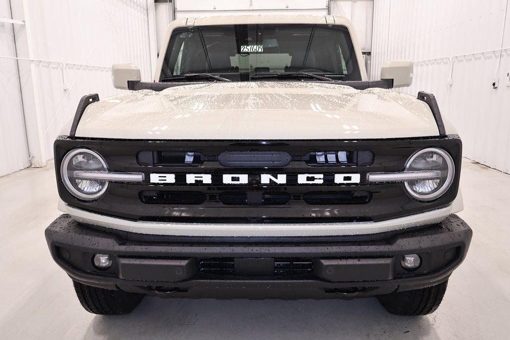 New 2025 Ford Bronco Outer Banks image 3