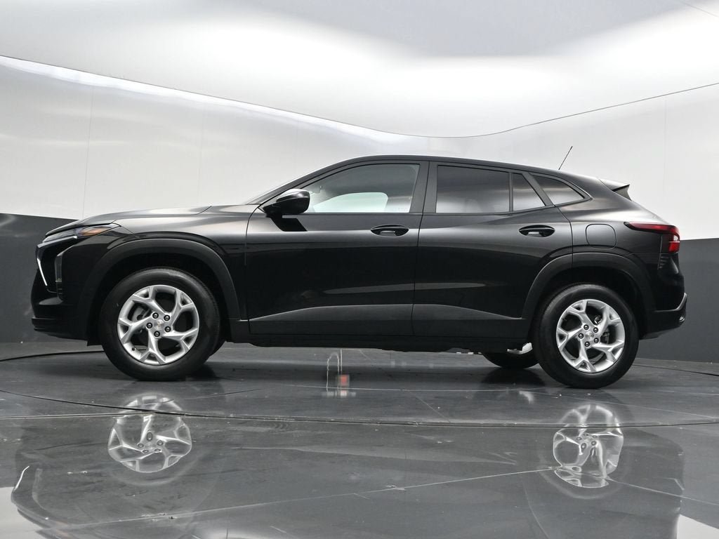 Certified 2025 Chevrolet Trax LS w/ LS Convenience Package FWD image 31
