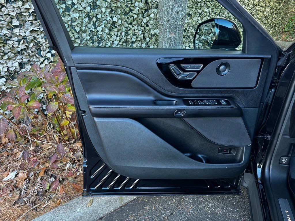 Used 2023 Lincoln Aviator Reserve w/ Jet Package image 8