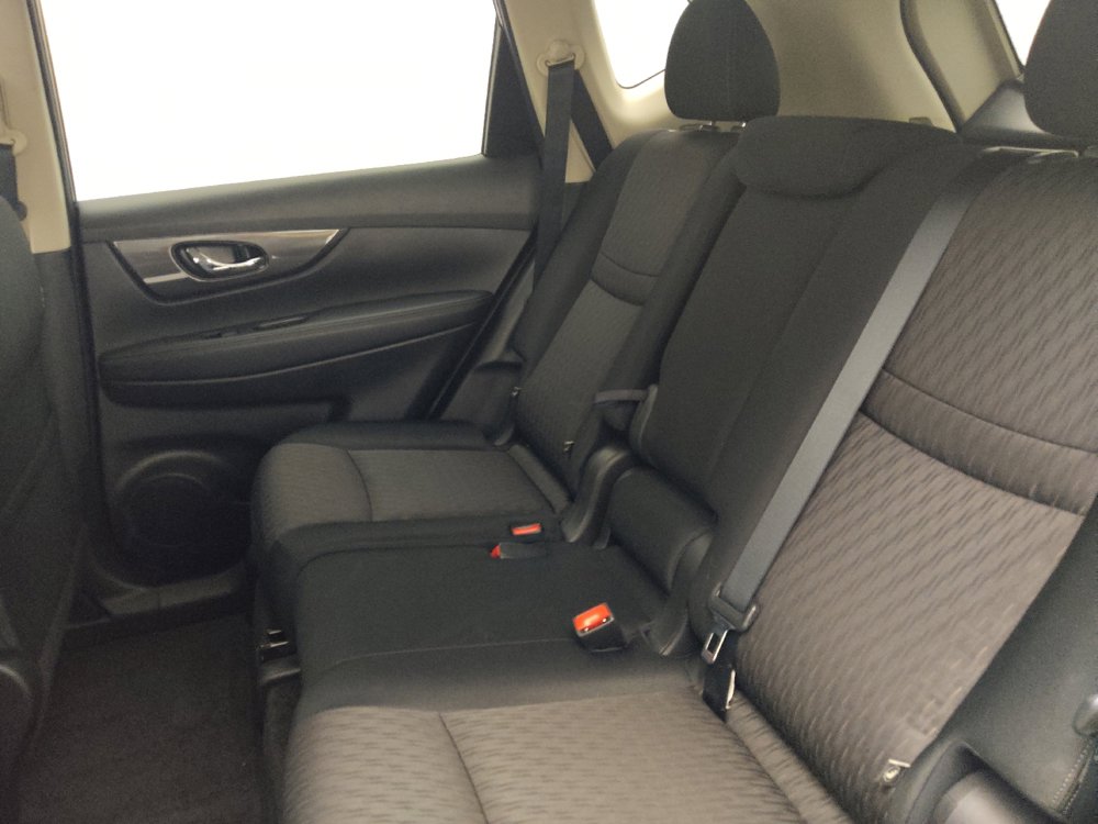Used 2019 Nissan Rogue SV w/ Premium Package FWD image 18
