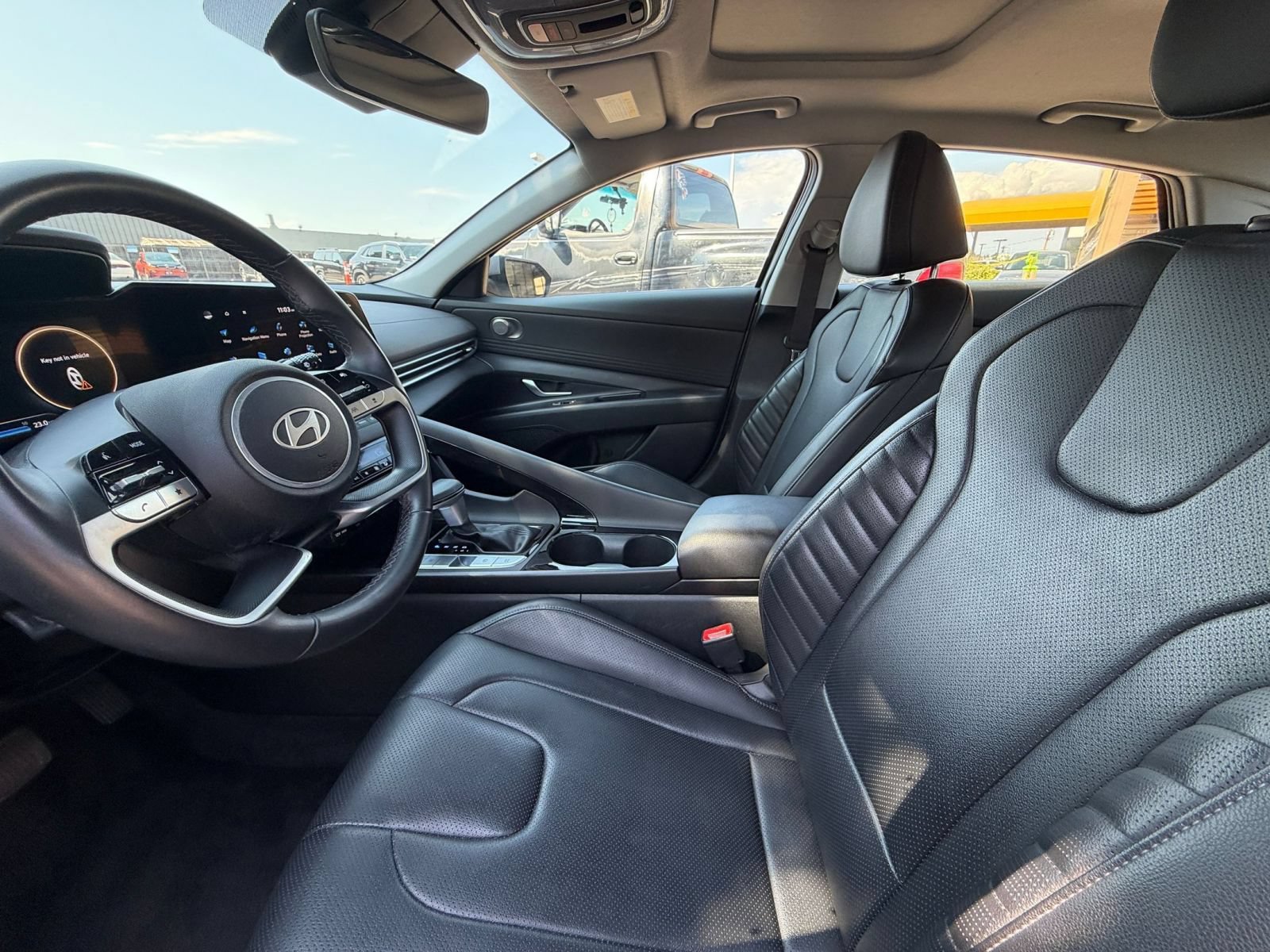Used 2025 Hyundai Elantra Limited FWD image 27