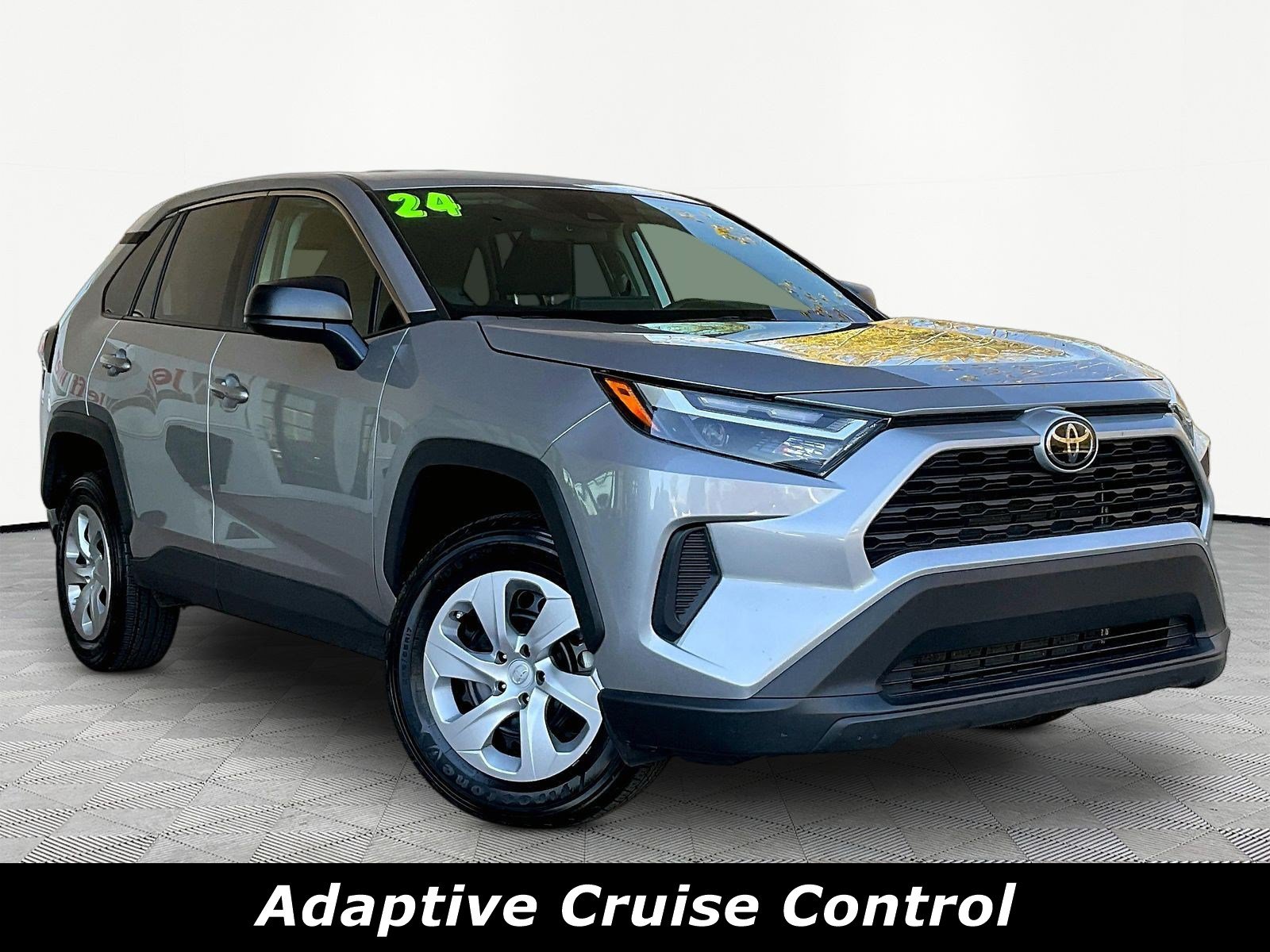 Used 2024 Toyota RAV4 LE AWD/4WD image 3