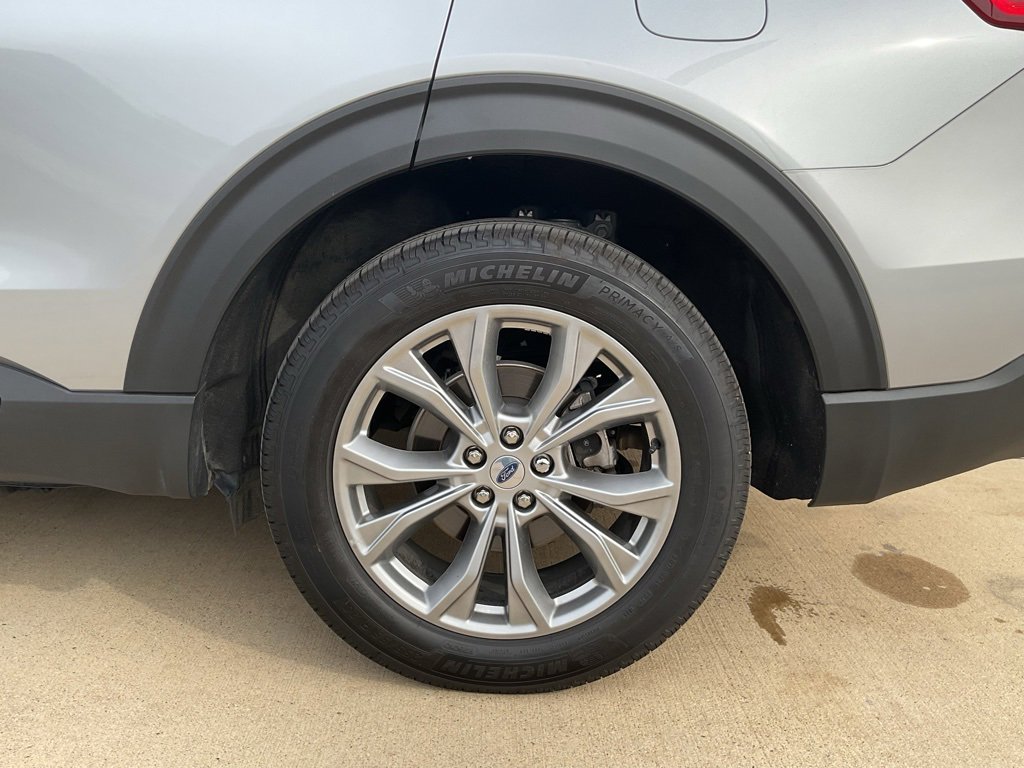 Used 2023 Ford Explorer Limited w/ Limited Technology Package image 6