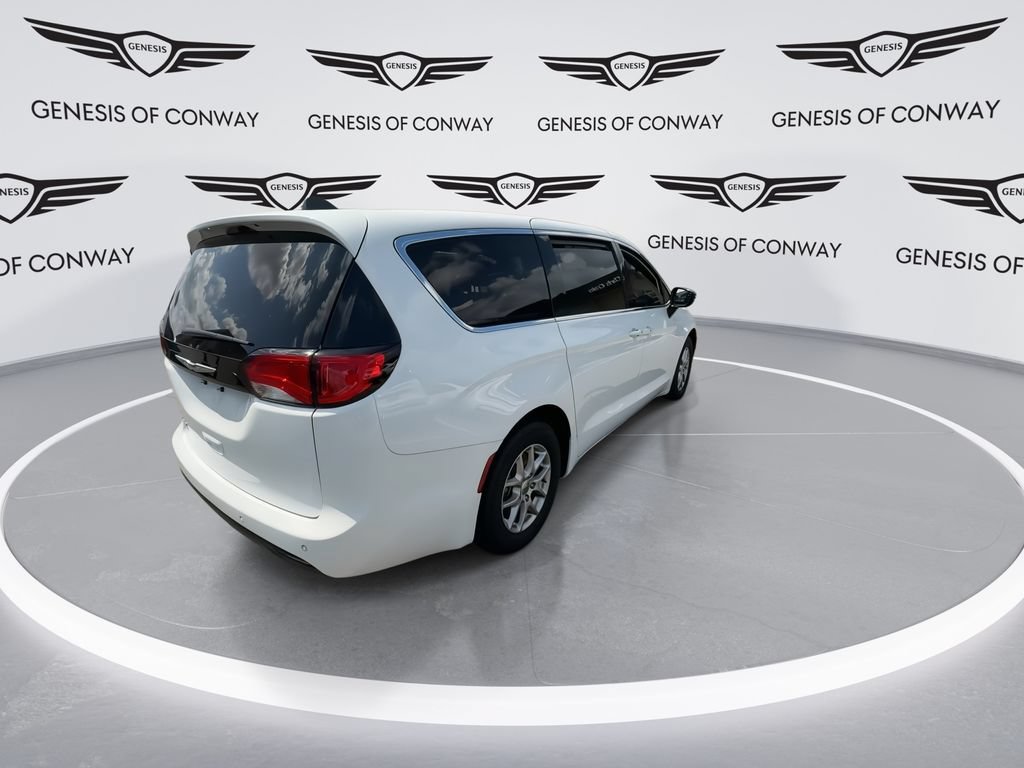 Used 2025 Chrysler Voyager LX FWD image 8