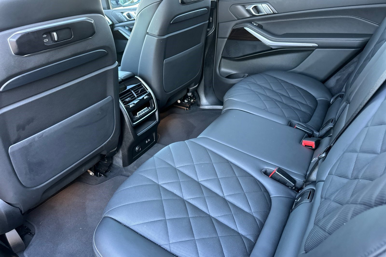 Used 2025 BMW X7 xDrive40i w/ Parking Assistance Package image 15