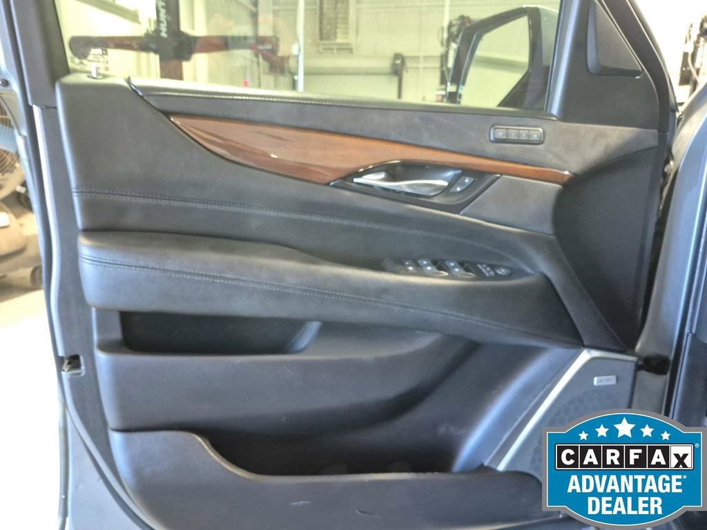Used 2019 Cadillac Escalade ESV Premium Luxury w/ LPO, Radiant Package AWD/4WD image 20