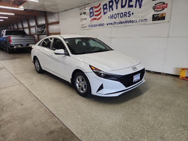 Used 2022 Hyundai Elantra SE image 2