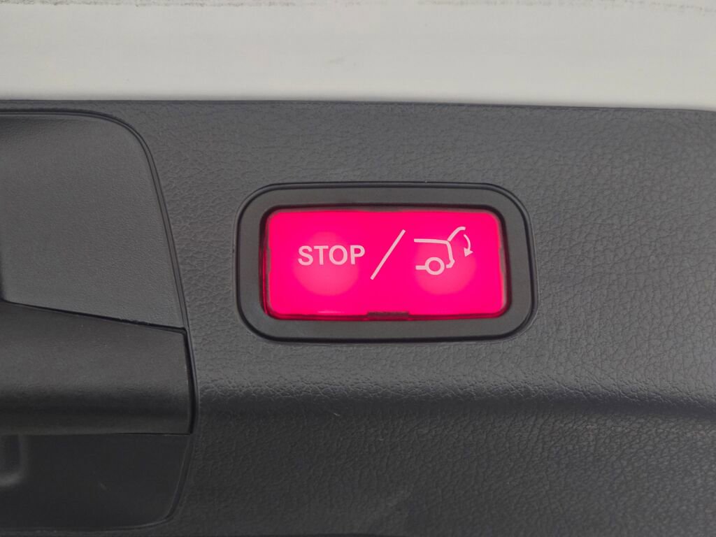 Used 2025 Mercedes-Benz GLB 250 4MATIC image 22