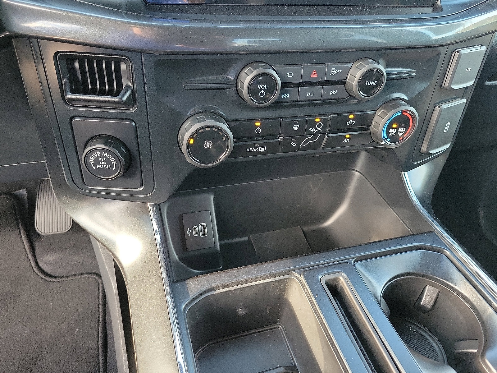 Used 2025 Ford F150 STX w/ Equipment Group 200A RWD image 9