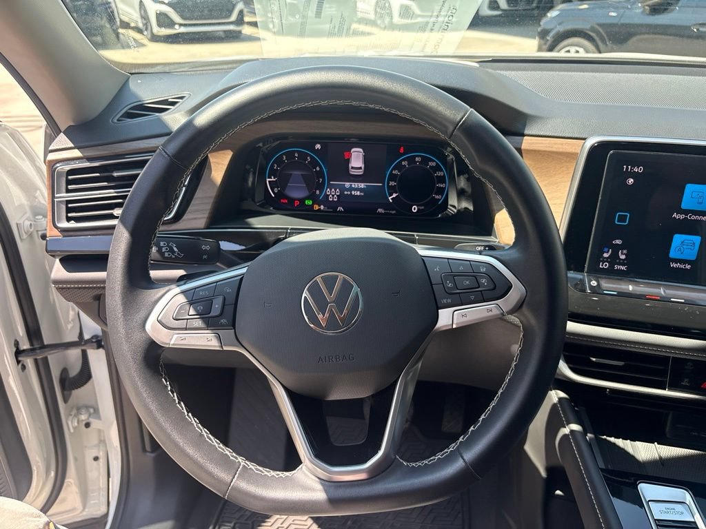 Used 2025 Volkswagen Atlas SE w/ Panoramic Sunroof Package FWD image 21