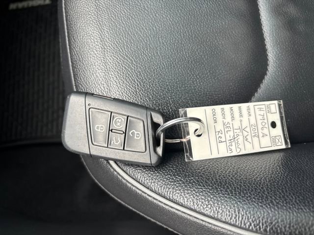 Used 2018 Volkswagen Tiguan SEL Premium image 17