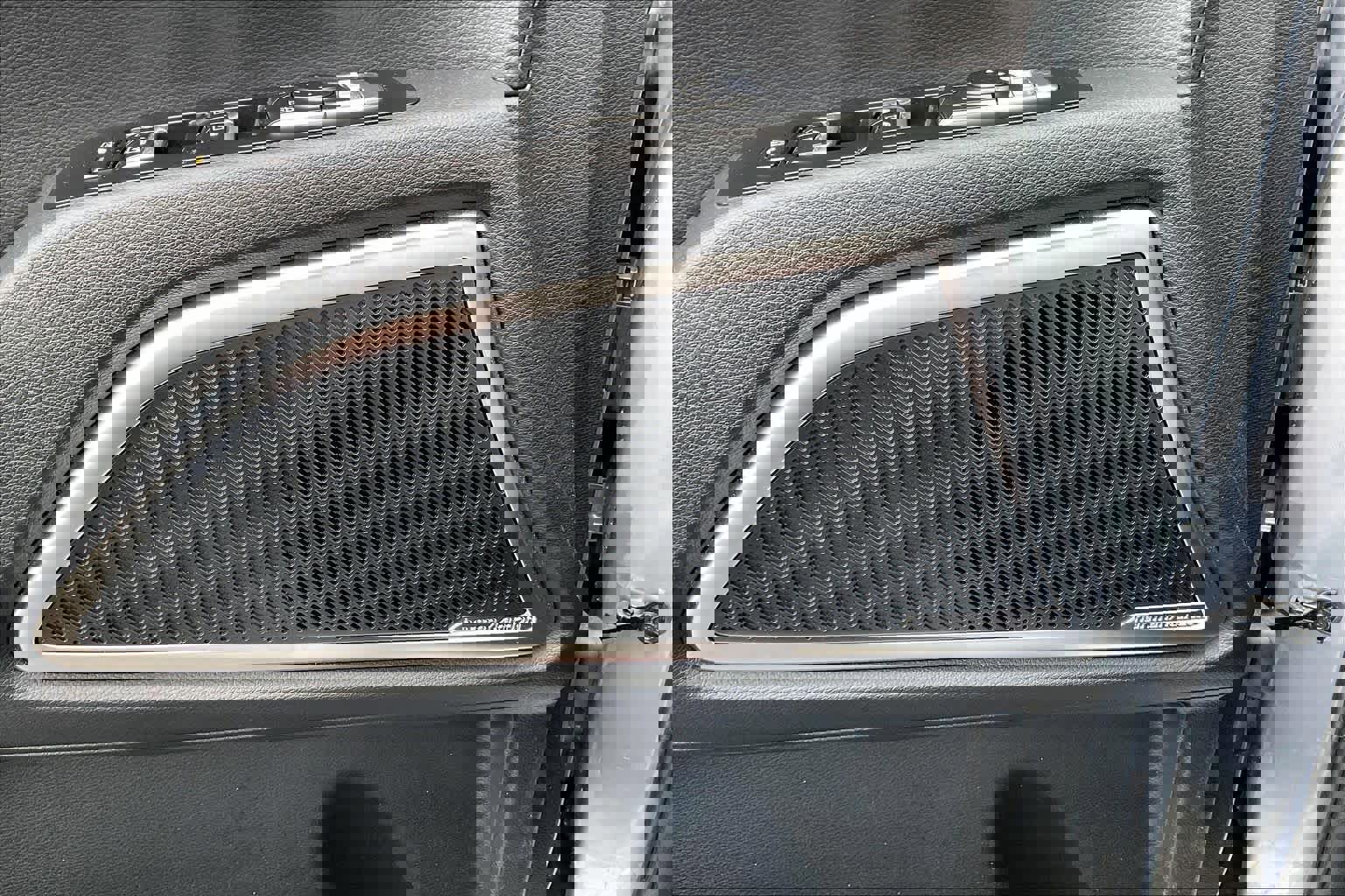 Used 2024 Kia Telluride SX Prestige w/ Towing Package image 34