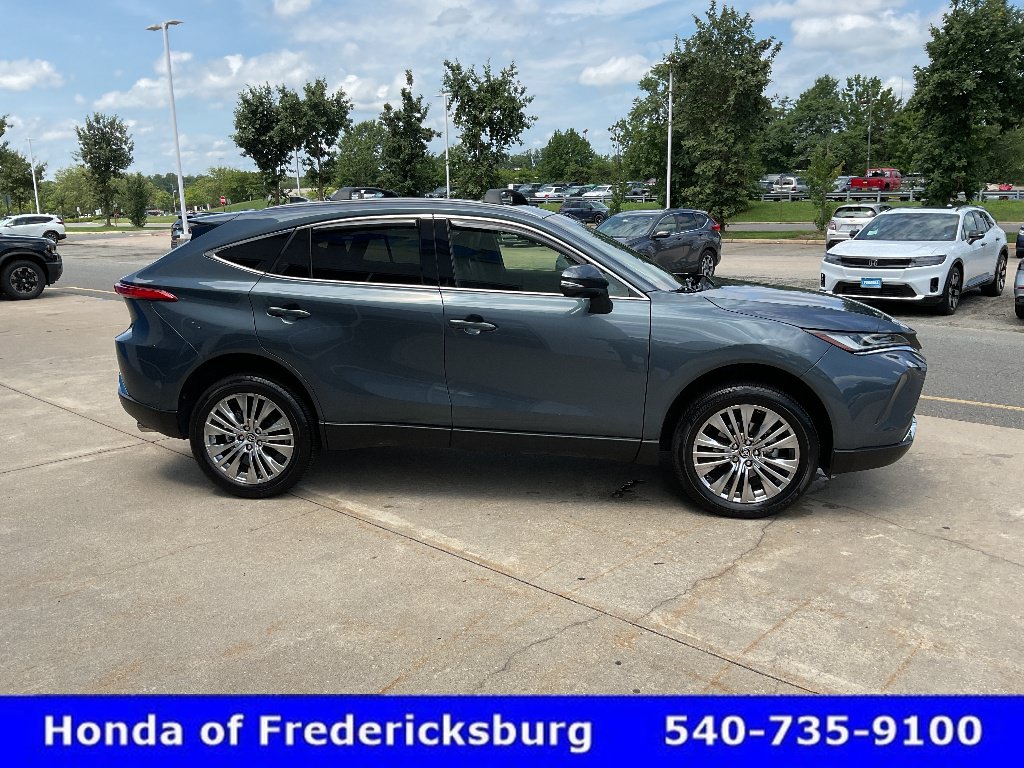 Used 2022 Toyota Venza XLE AWD/4WD image 7