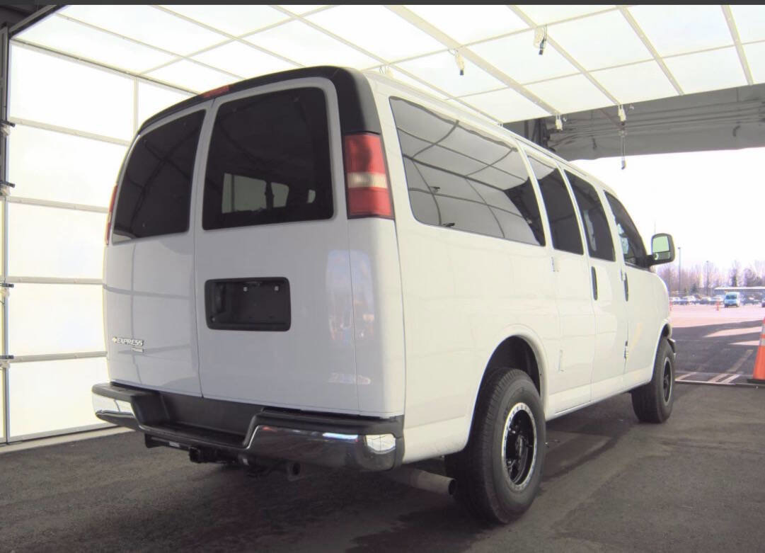 Used 2013 Chevrolet Express 2500 LT w/ LT Preferred Equipment Group image 4