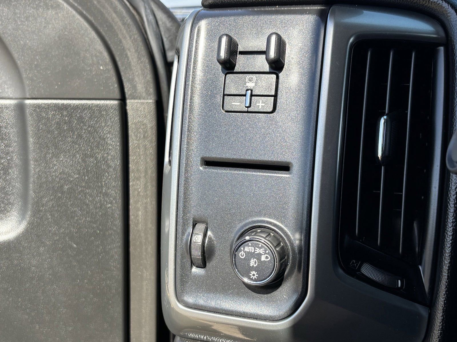 Used 2018 Chevrolet Silverado 1500 LT w/ All Star Edition RWD image 33