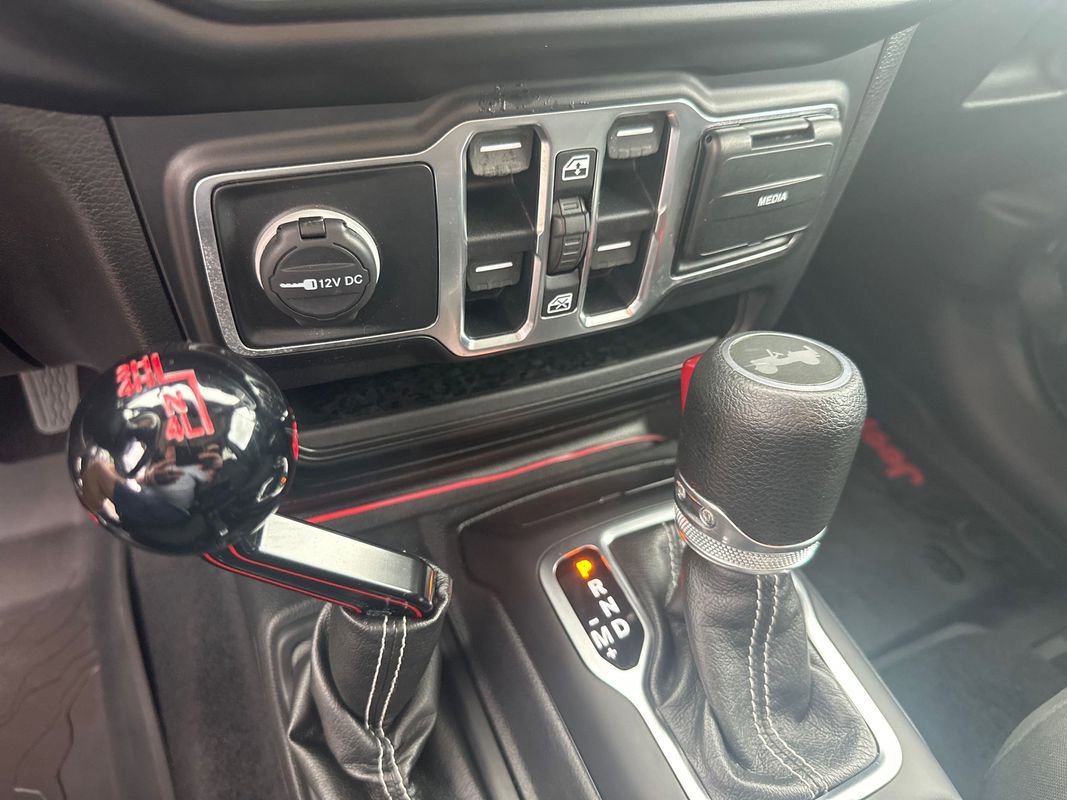 Used 2020 Jeep Wrangler Unlimited Sahara image 19