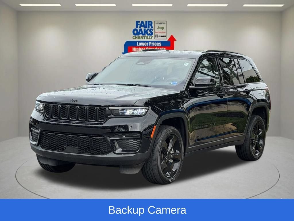 Certified 2025 Jeep Grand Cherokee Altitude AWD/4WD image 3