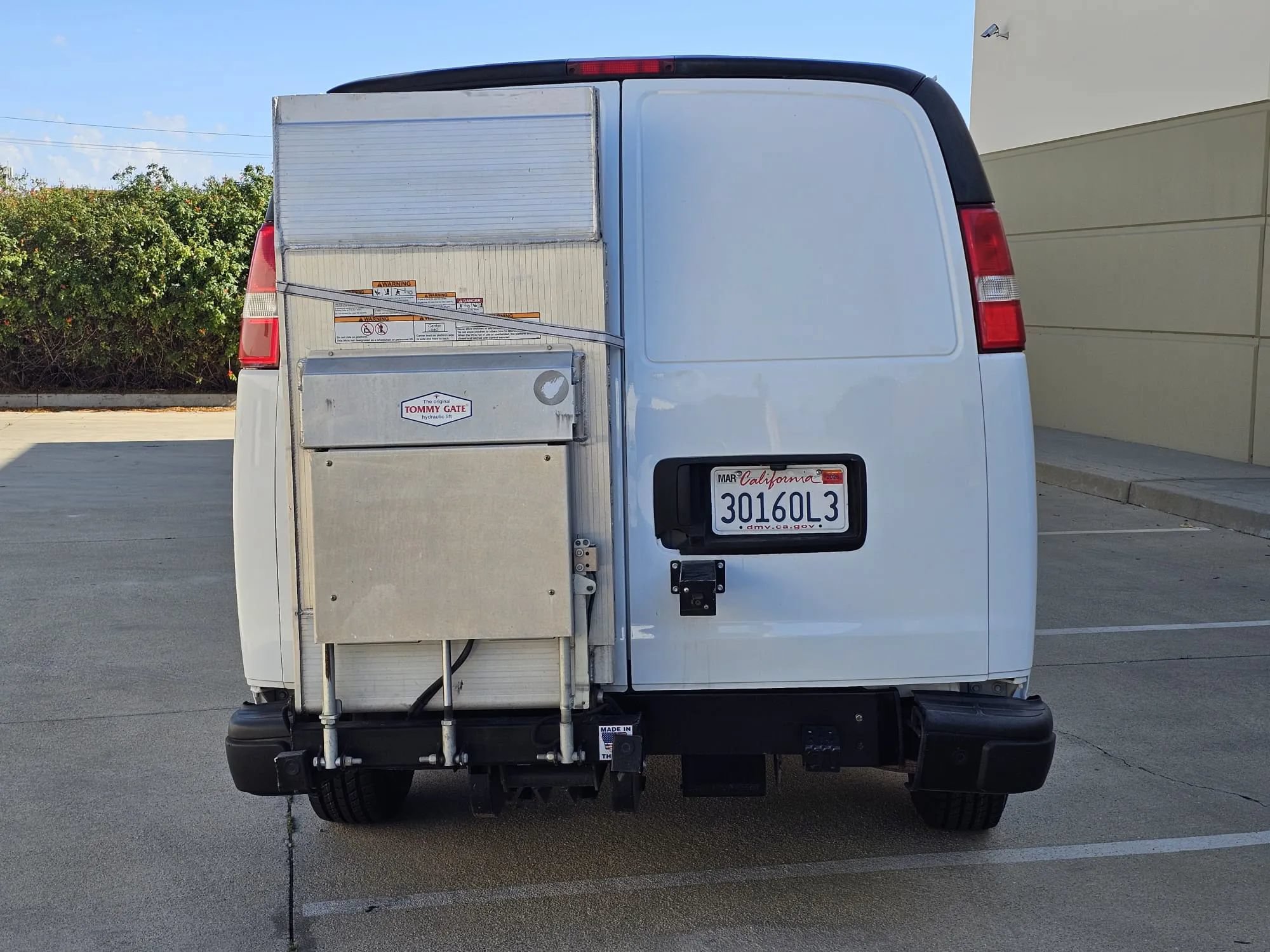 Used 2021 Chevrolet Express 3500 w/ Driver Convenience Package RWD image 6