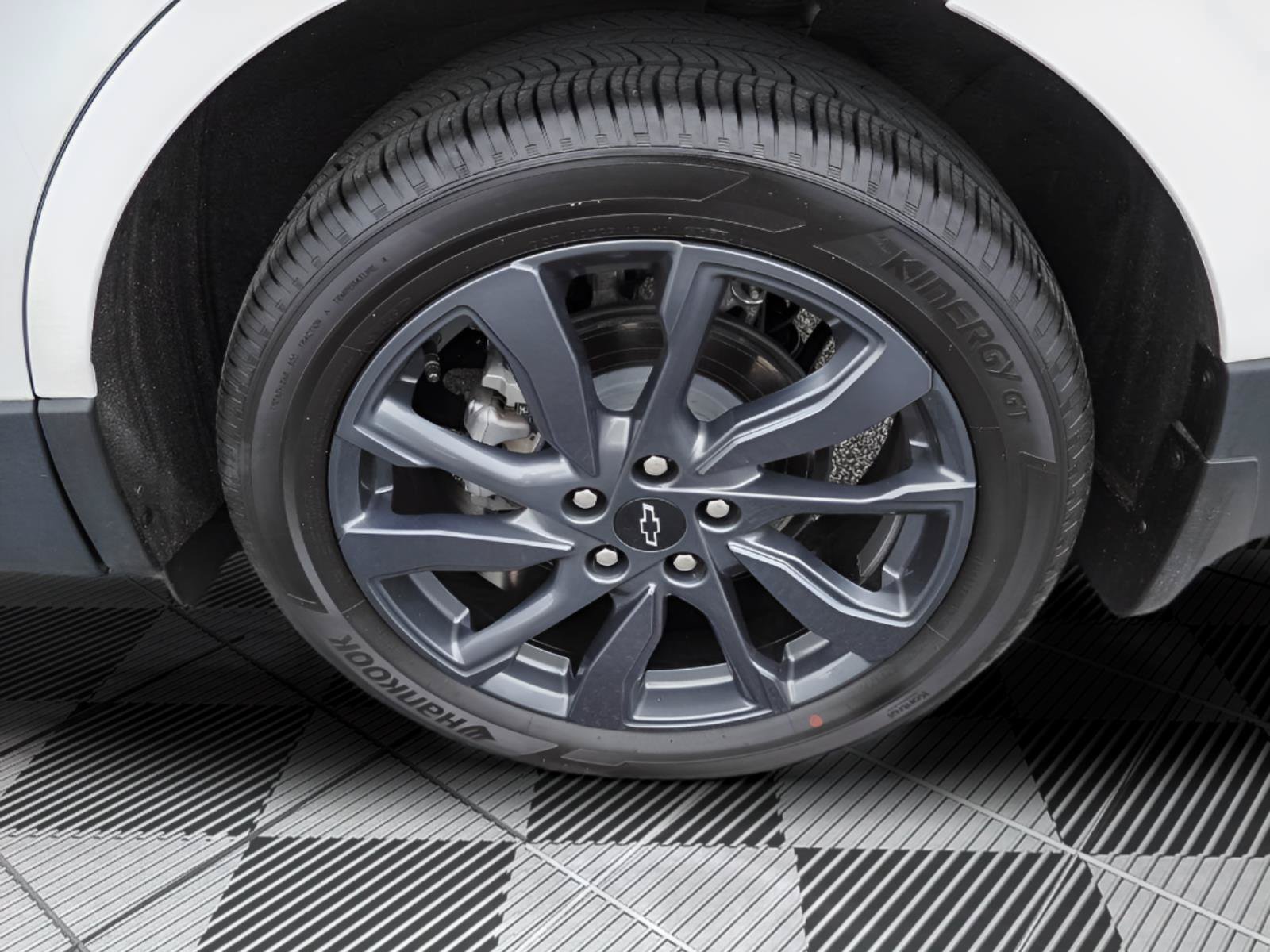 Used 2024 Chevrolet Equinox RS w/ LPO, Floor Liner Package FWD image 37