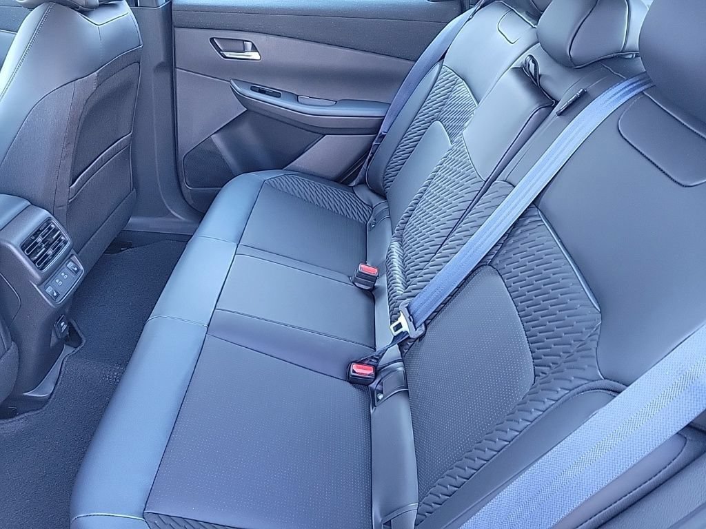 New 2026 Nissan Leaf Platinum+ w/ Floor Mat Package (Platinum+) FWD image 18