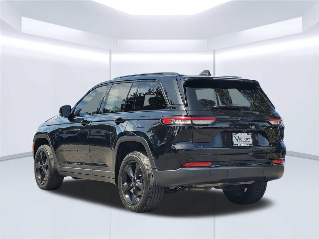 Used 2023 Jeep Grand Cherokee Altitude AWD/4WD image 7