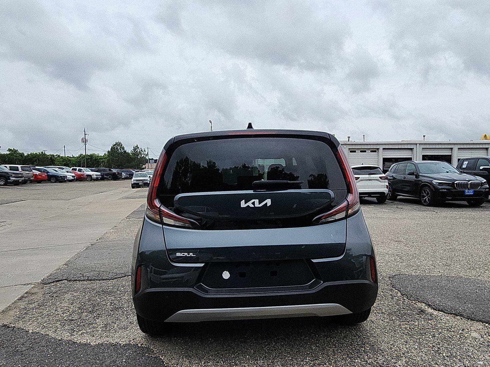 Used 2024 Kia Soul LX w/ Option Group 015 FWD image 4