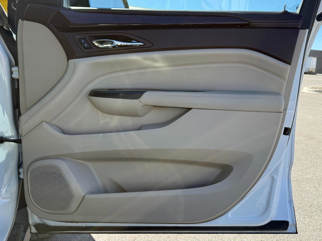 Used 2016 Cadillac SRX Luxury w/ Driver Awareness Package image 19