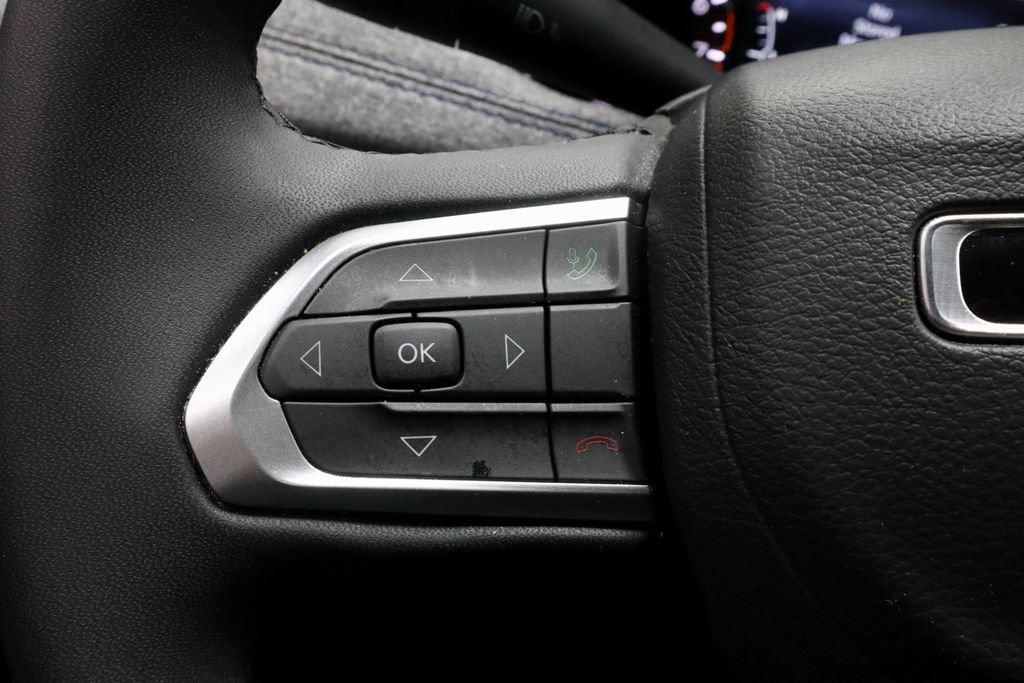 Used 2025 Jeep Compass Latitude AWD/4WD image 26