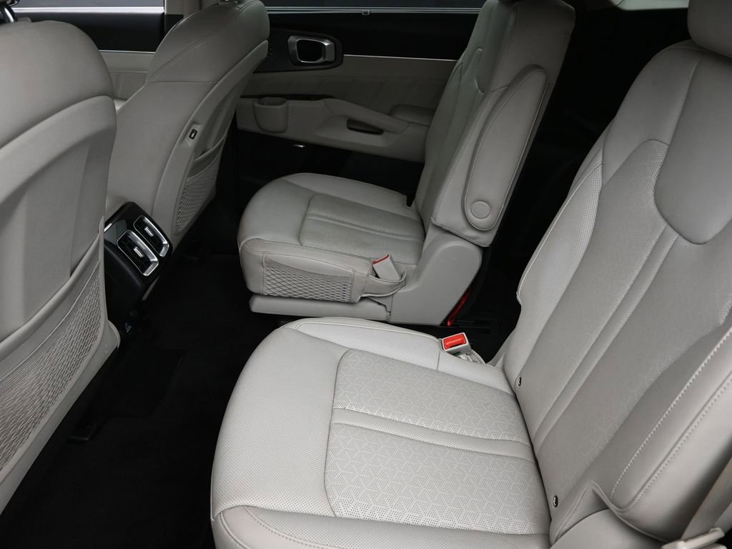 Used 2023 Kia Sorento SX Prestige image 11
