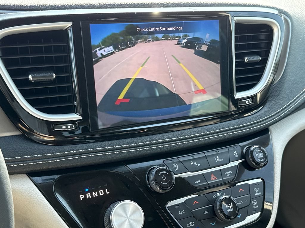 Used 2023 Chrysler Pacifica Touring-L FWD image 25